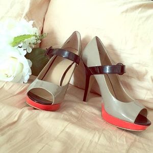 Limelight pumps with strap